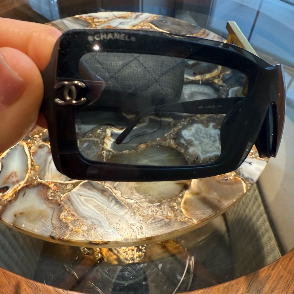 CHANEL Black Sunglasses with Quilted Case - Picture 6 of 14